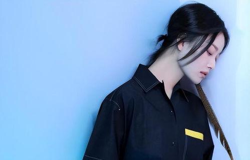 国外女网红吃瓜